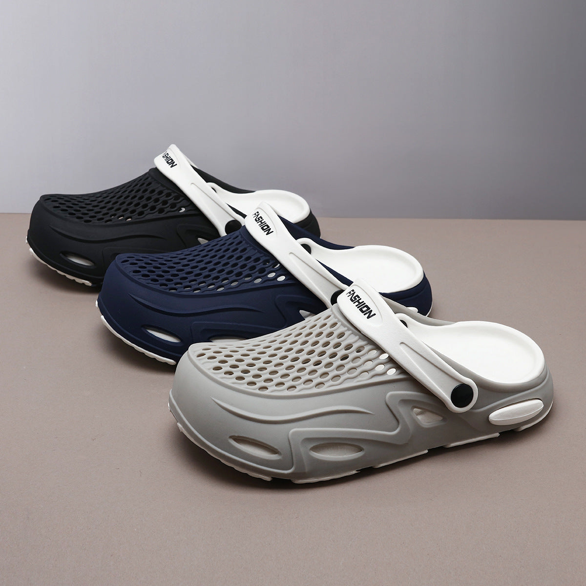 Men's Summer Closed Toe Non-slip Breathable Beach Slippers (Available)