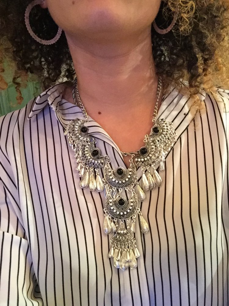 Vintage Gemstone Water Drop Carved Hollow Necklace Set