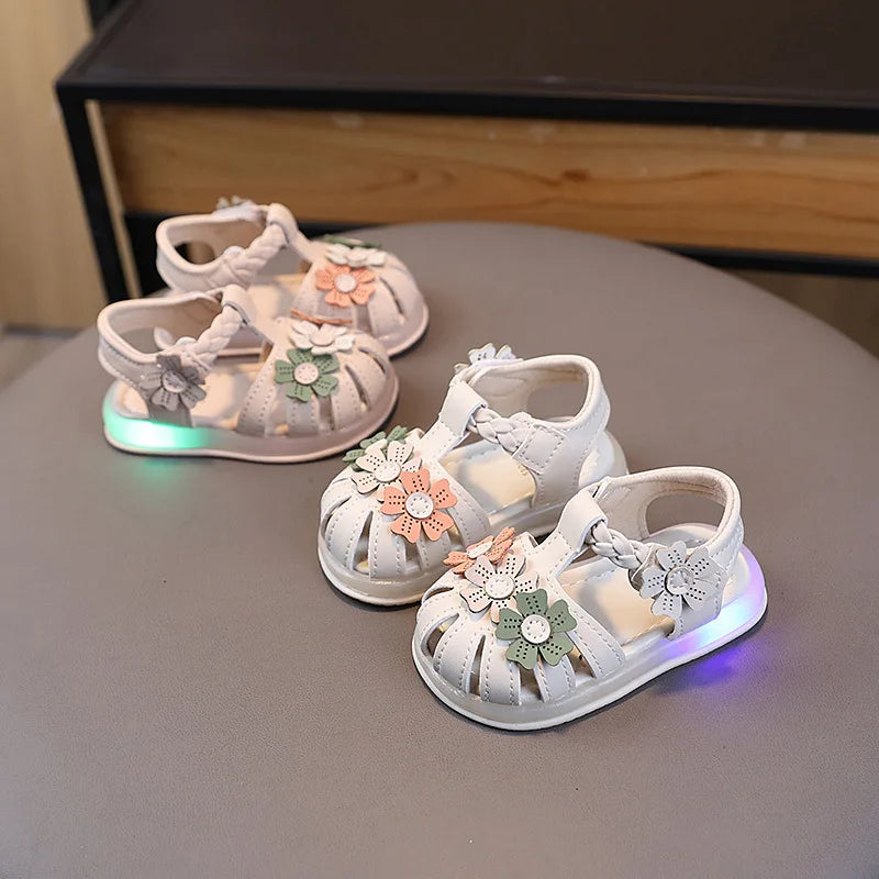 New Fashion LED Light Kid Shoes Simple Versatile Retro Girl Shoe Princess Flower Lightweight  Elegant Kid Sandals