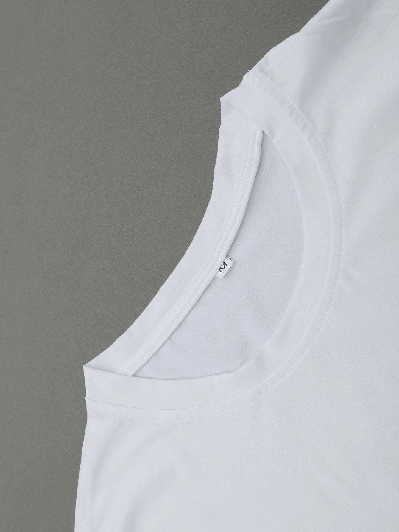 Long-sleeve T-shirt, casual streetwear, basic style, essential for spring/fall. Soft and comfortable fabric. Suitable for use