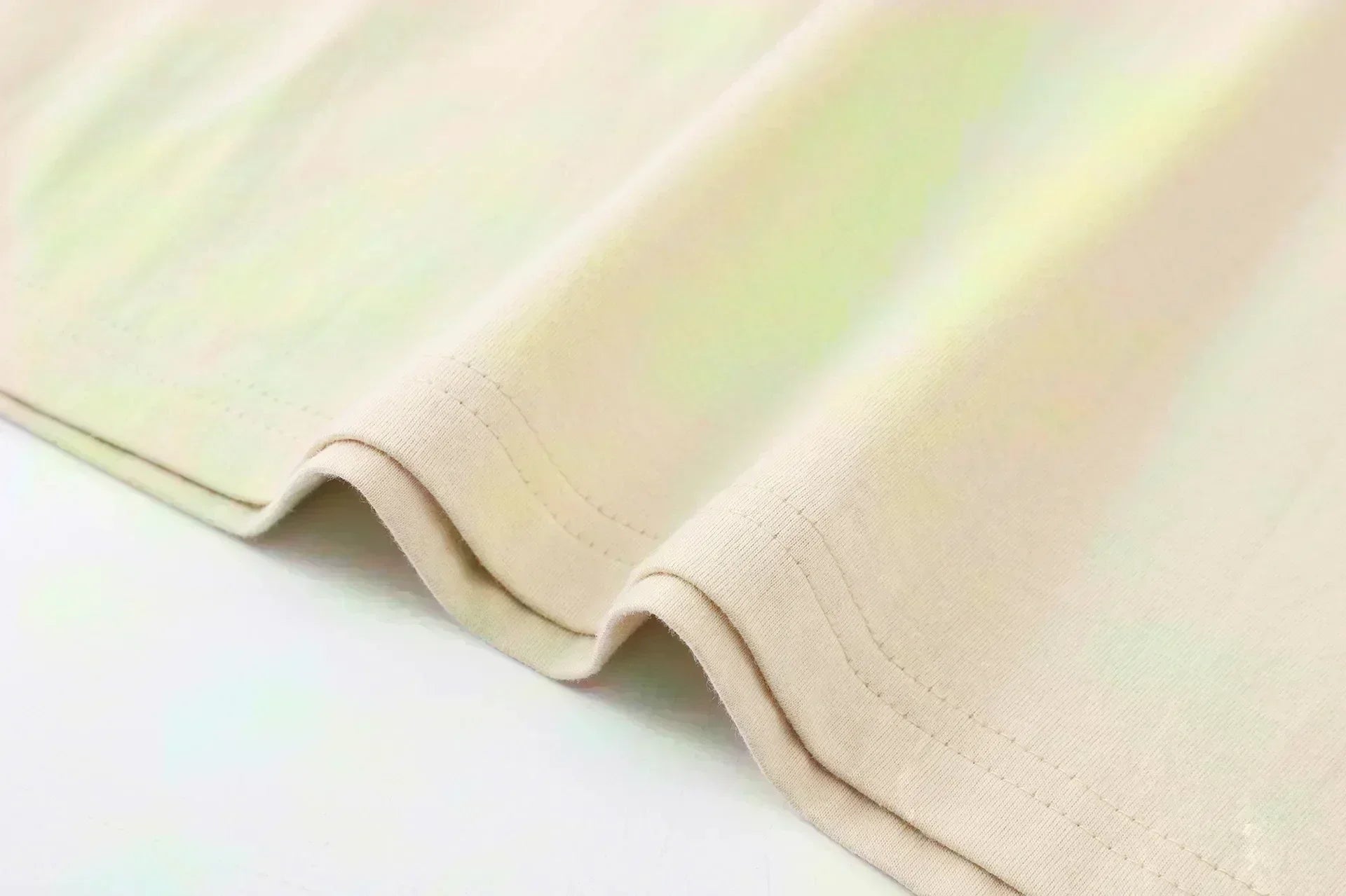 New short-sleeved cotton summer T-shirt A loose round-neck stylish and breathable top suitable for men and women practical