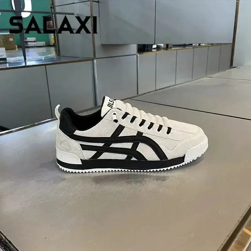 White Canvas Shoes Breathable Casual Shoes Korean Men Slip-on Couples Sneakers Comfortable Outdoor Sneakers Walking Flats Shoes  (Available)