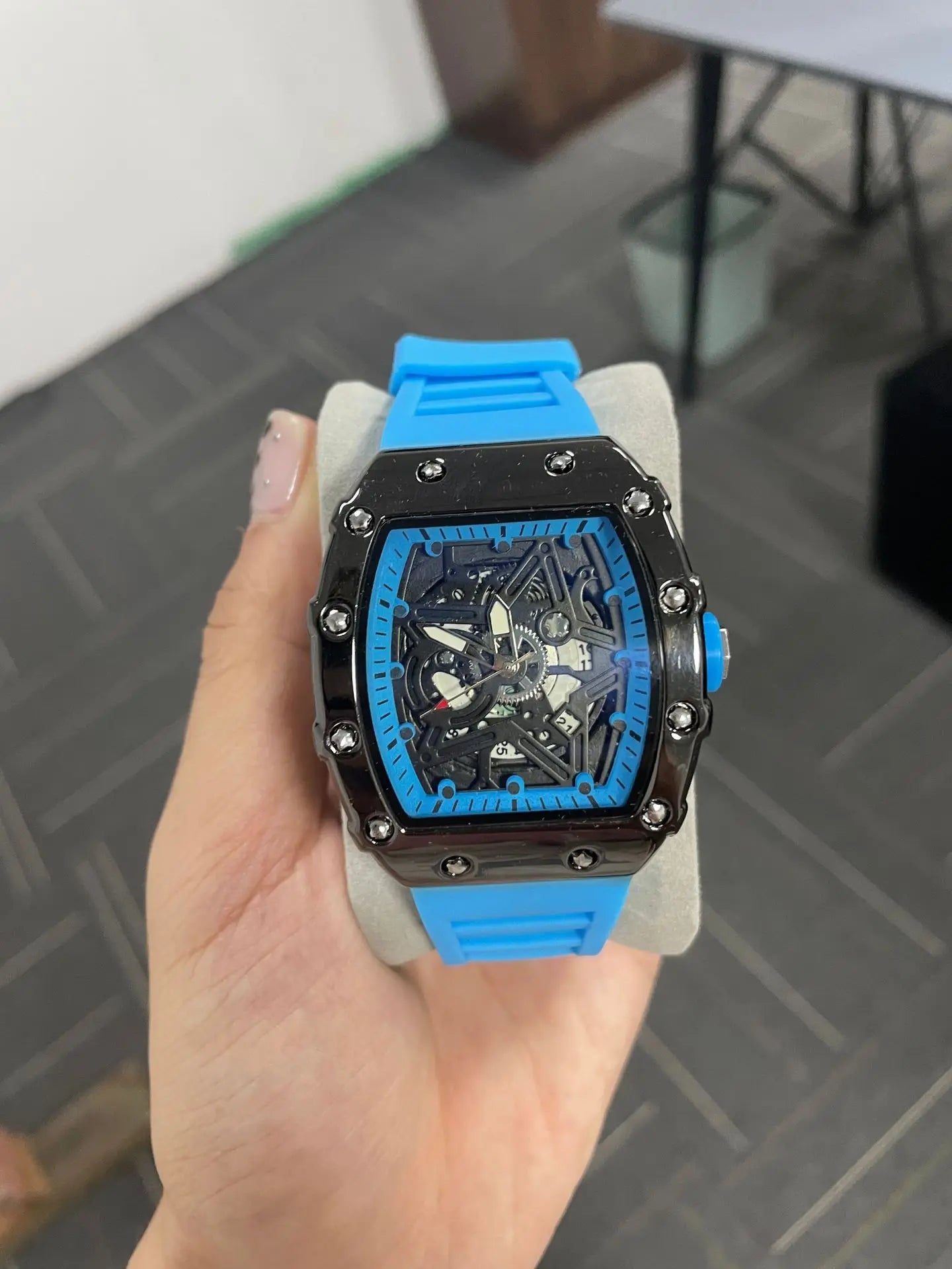 Men Watches Light Luxury Brand Domineering Beauty Trend  Pentagram Luminous Wine Barrel Shaped Male Fashion Quartz Clock Watch